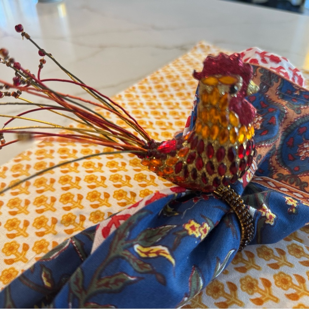 Rooster Placemats (reversible), 4 napkins, and 2 gorgeous Rooster napkin rings